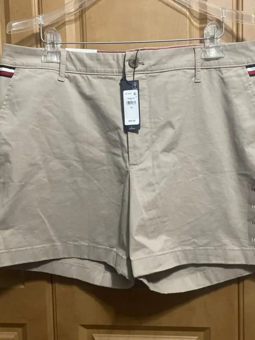 Tommy Hilfiger NWT TH Flex Beige Chino Shorts Women's Size 16